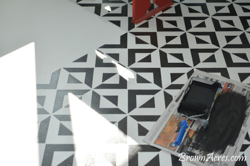 Beautiful Stencil pattern on the floor (covering vinyl flooring) [<i>Source: <a href="http://www.brownacres.com" target="blank">Brown Acres</a></i>]