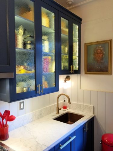 The magazine worthy shot. The outside light on the Stiffkey Blue cabinets is so pretty and changes tone throughout the day. 